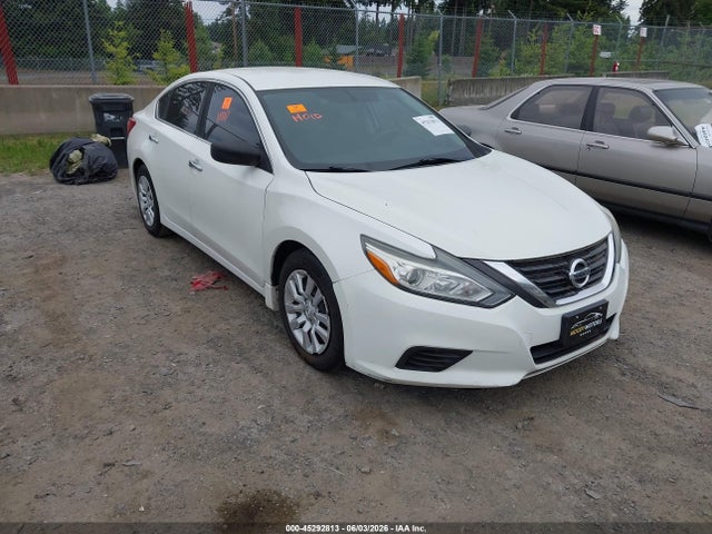 Salvage Nissan Altima Image
