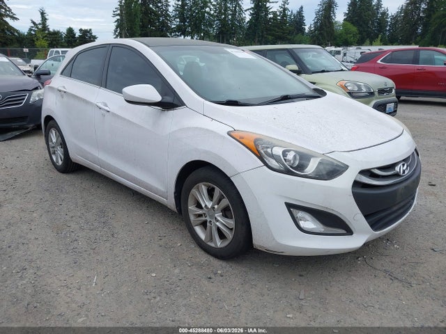 Salvage Hyundai ELANTRA Image