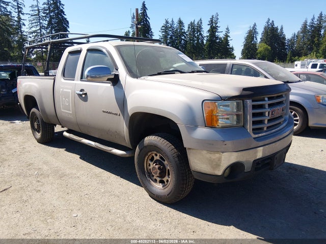 Salvage GMC Sierra 2500 Image