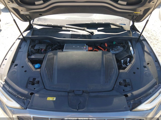 Audi e-tron Premium Plus