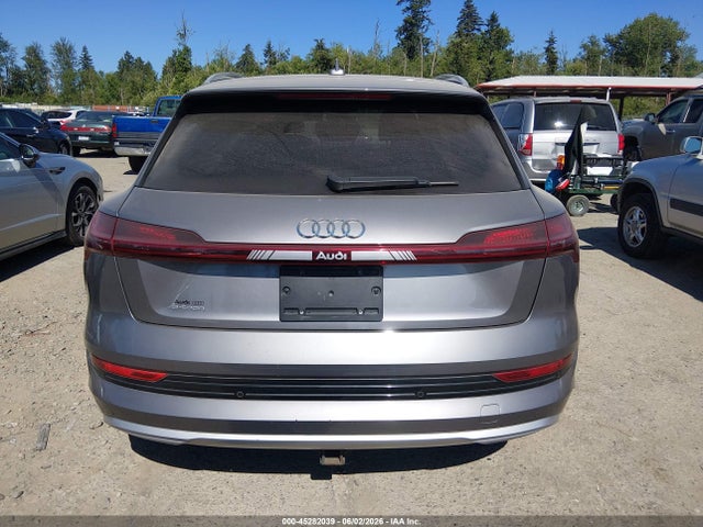 Audi e-tron Premium Plus