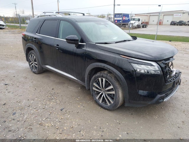 Salvage Nissan Pathfinder Image