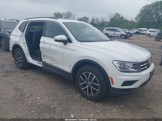 Salvage Volkswagen Tiguan Image