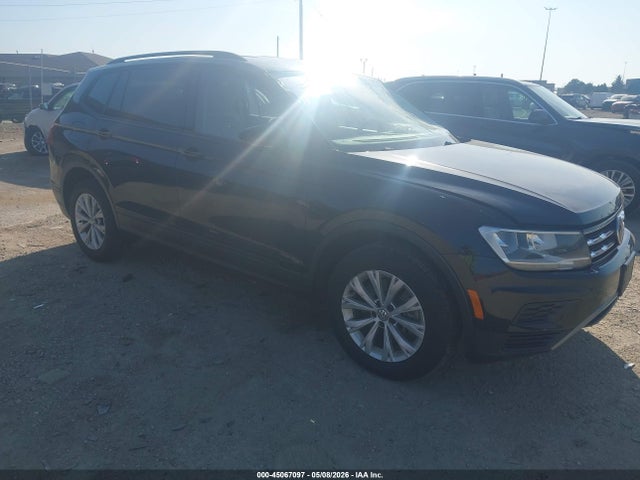 Salvage Volkswagen Tiguan Image