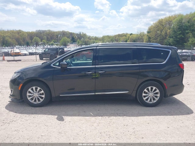 Chrysler Pacifica Touring L