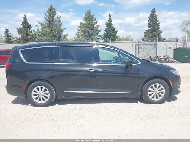 Chrysler Pacifica Touring L