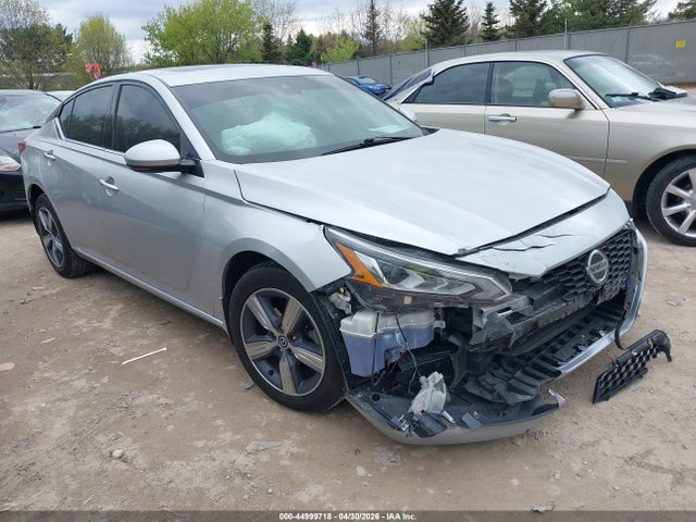 Salvage Nissan Altima Image