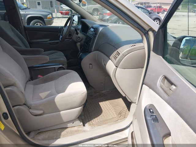 Toyota Sienna Le