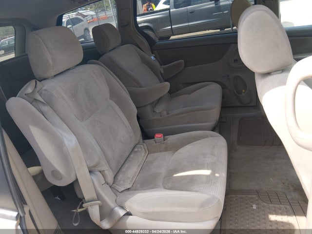 Toyota Sienna Le