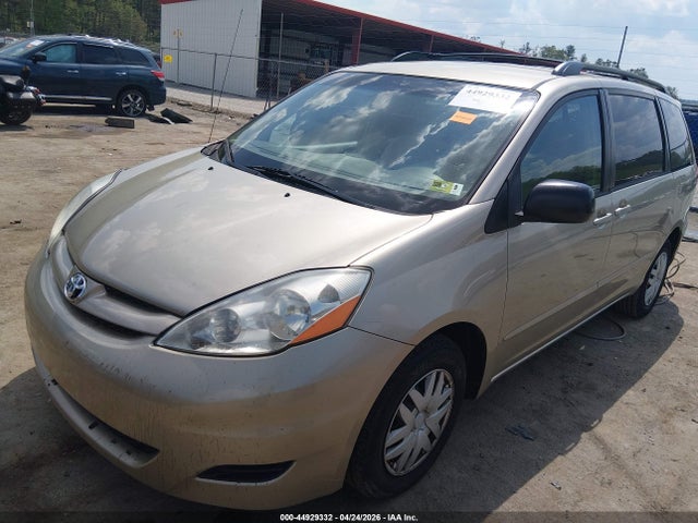 Toyota Sienna Le
