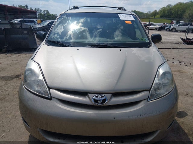 Toyota Sienna Le