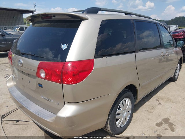 Toyota Sienna Le