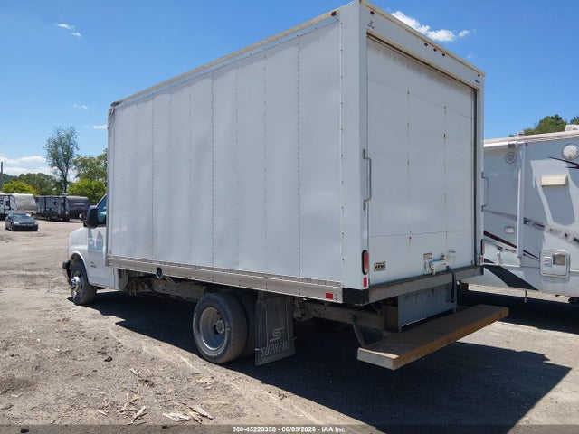 General Motors Savana Cutaway 4500 Van