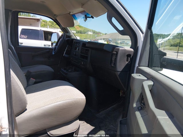 General Motors Savana Cutaway 4500 Van