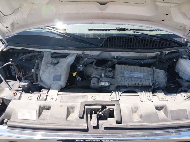 General Motors Savana Cutaway 4500 Van