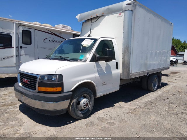 General Motors Savana Cutaway 4500 Van