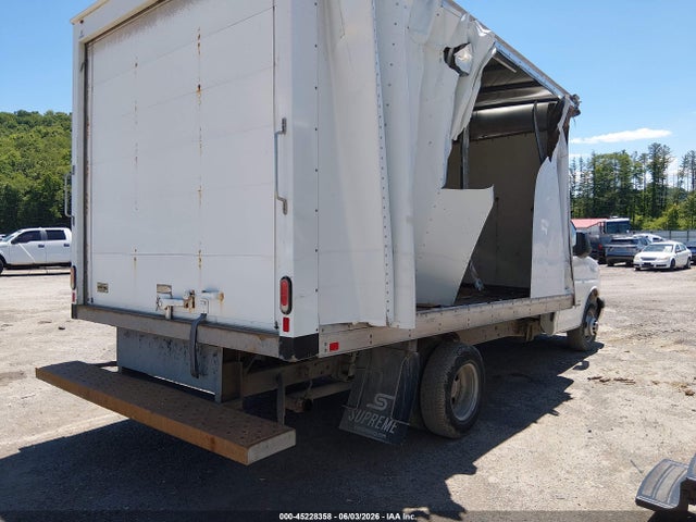 General Motors Savana Cutaway 4500 Van