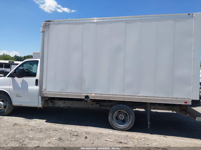 General Motors Savana Cutaway 4500 Van