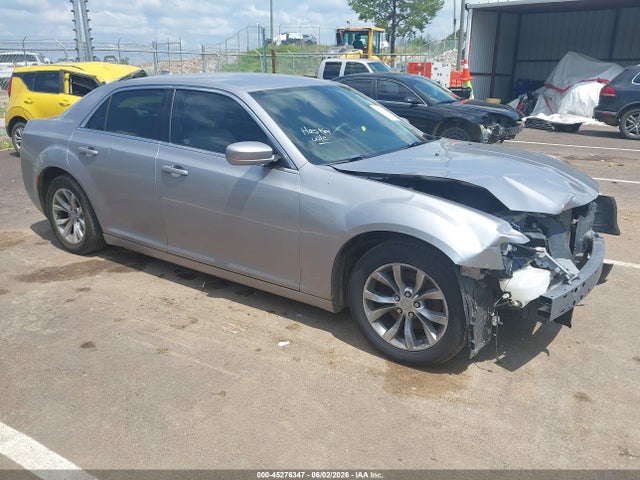 Salvage Chrysler 300 Image