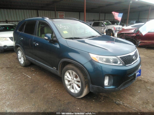 Salvage Kia Sorento Image