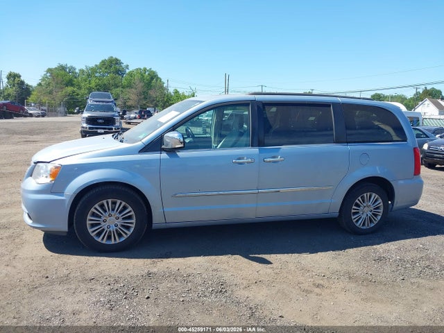 Chrysler Town & Country Touring-l