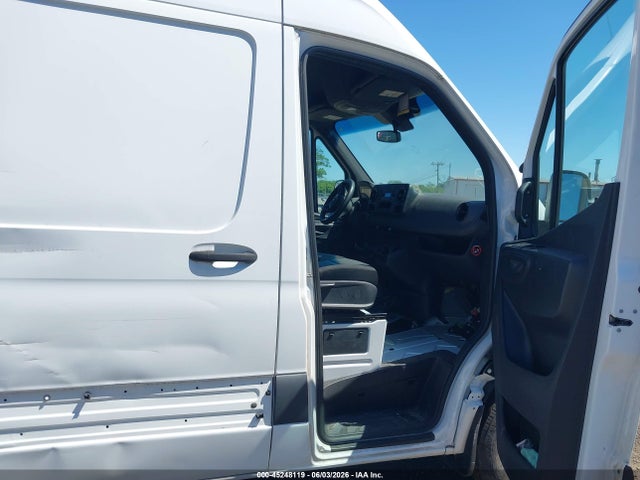 Mercedes-Benz Sprinter 2500 High Roof I4