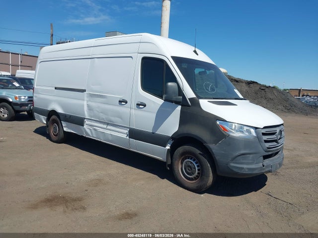 Salvage Mercedes-Benz Sprinter 2500 Image