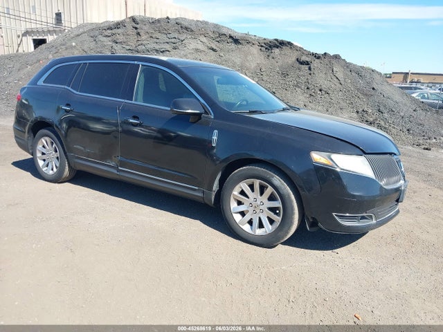 Salvage Lincoln MKT Image