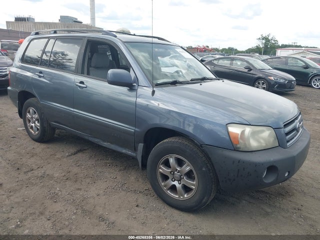 Salvage Toyota Highlander Image