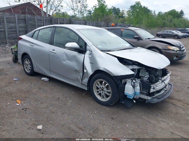 Salvage Toyota Prius Image