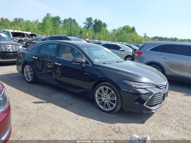 Salvage Toyota Avalon Image
