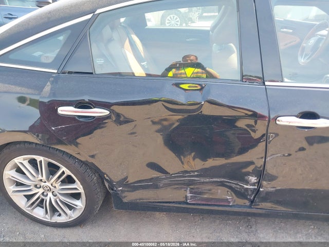 Toyota Avalon Limited Hybrid
