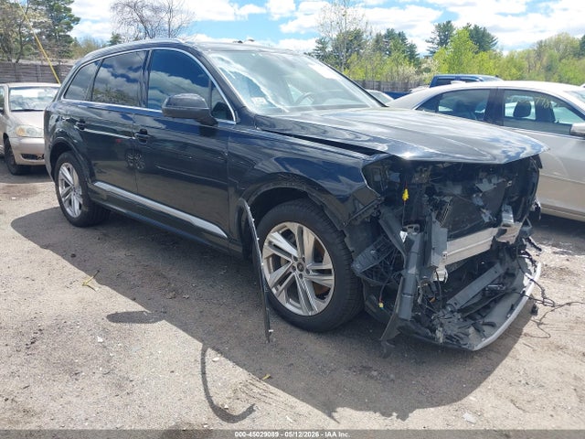 Salvage Audi Q7 Image