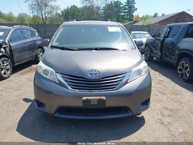 Toyota Sienna Le 8 Passenger