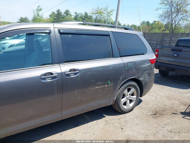 Toyota Sienna Le 8 Passenger