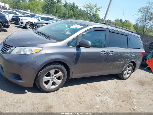 Toyota Sienna Le 8 Passenger