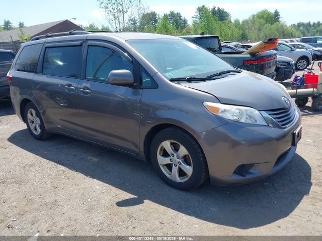 Salvage Toyota Sienna Image