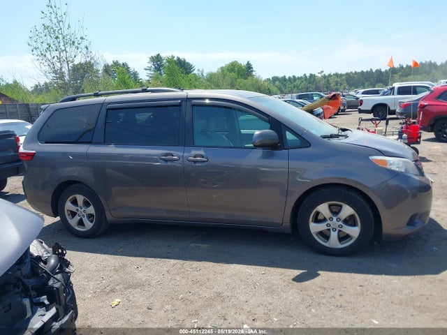 Toyota Sienna Le 8 Passenger