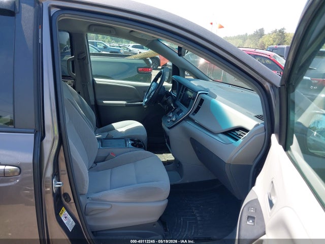 Toyota Sienna Le 8 Passenger