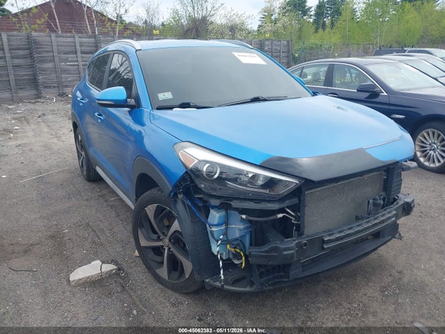 Salvage Hyundai TUCSON Image
