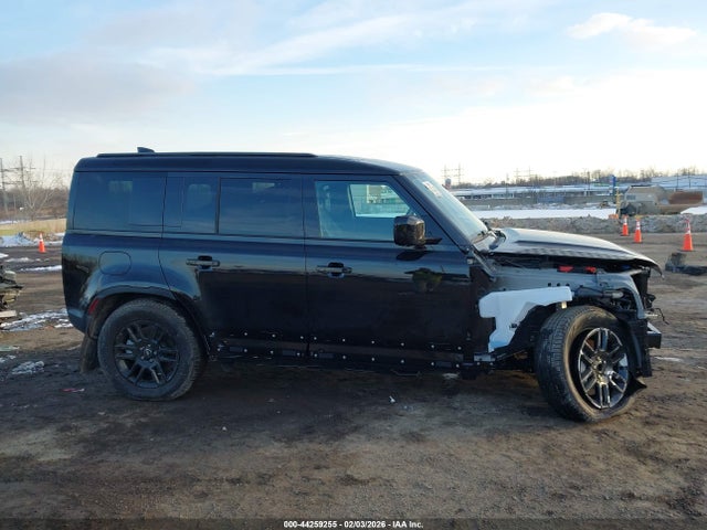 Land Rover Defender 110 P300