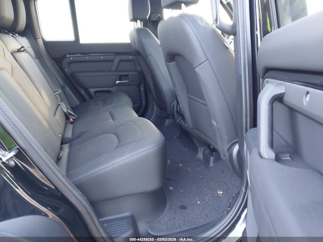 Land Rover Defender 110 P300