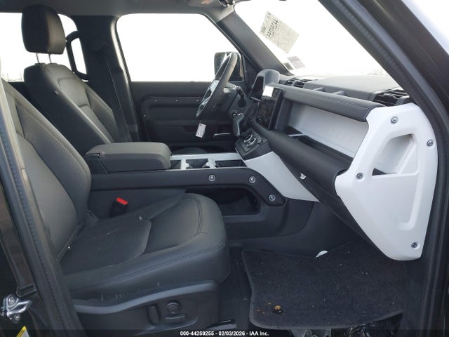 Land Rover Defender 110 P300