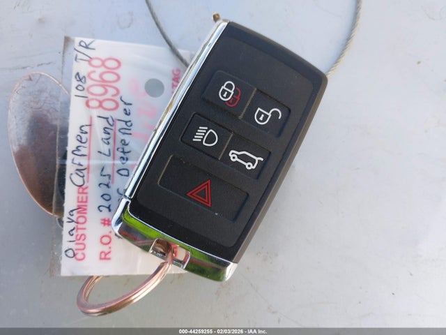 Land Rover Defender 110 P300