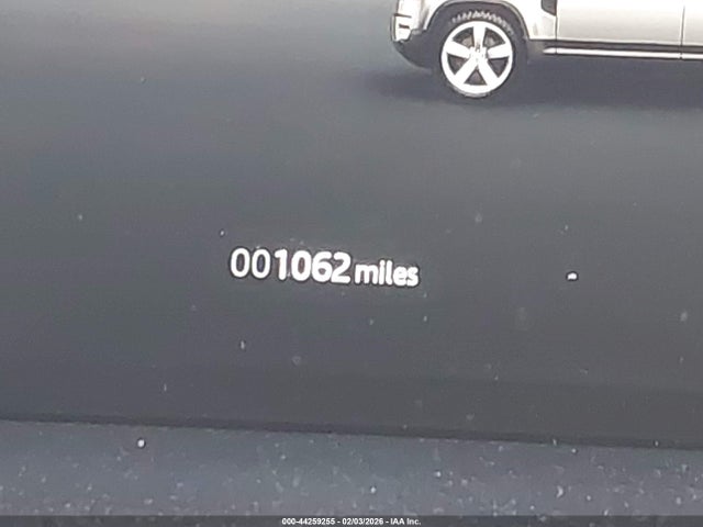 Land Rover Defender 110 P300