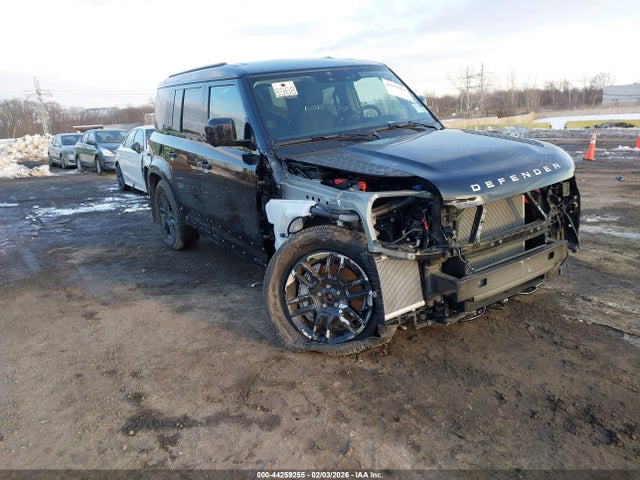 Salvage Land Rover Defender Image