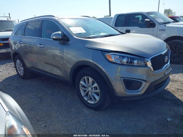 Salvage Kia Sorento Image