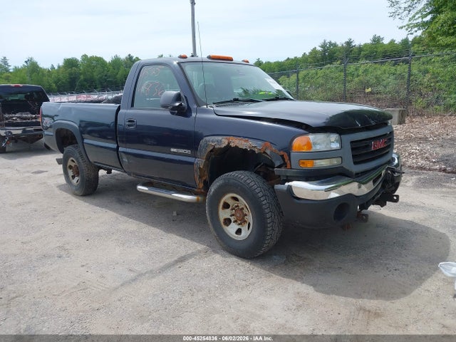 Salvage GMC Sierra 3500 Image