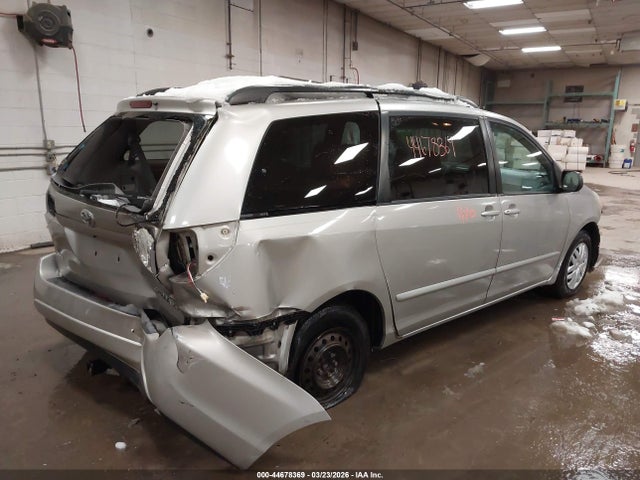 Toyota Sienna Le