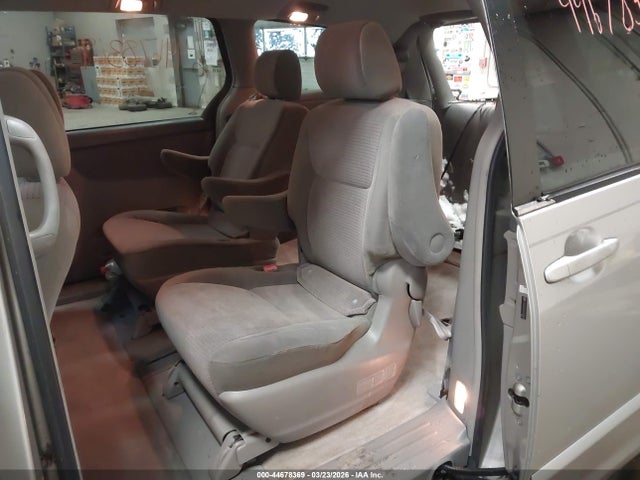 Toyota Sienna Le